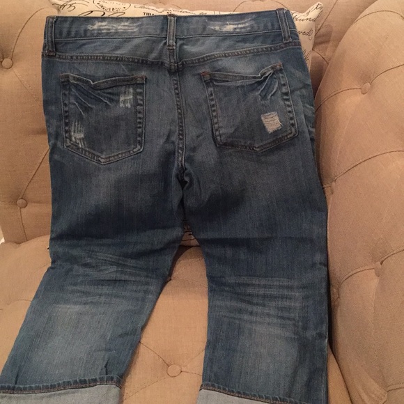 Distressed Jean Capris - Picture 4 of 8